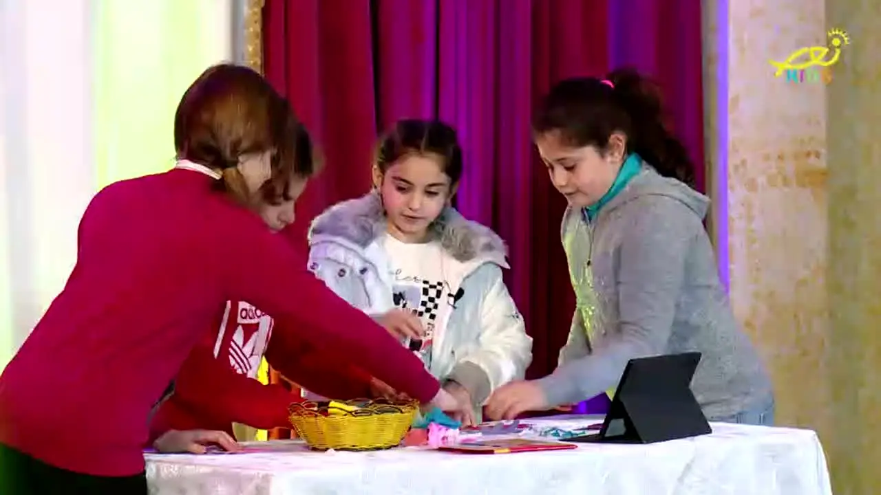 Noursat English live