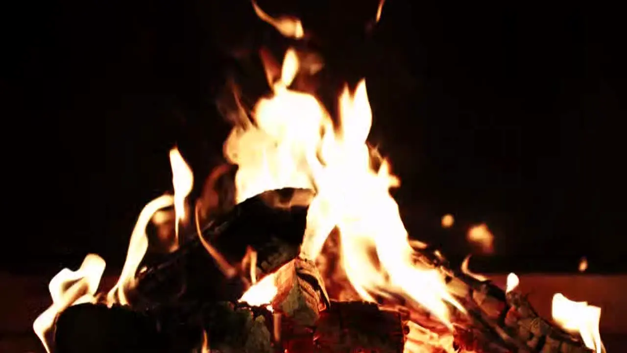 Fireplace Vibes na żywo