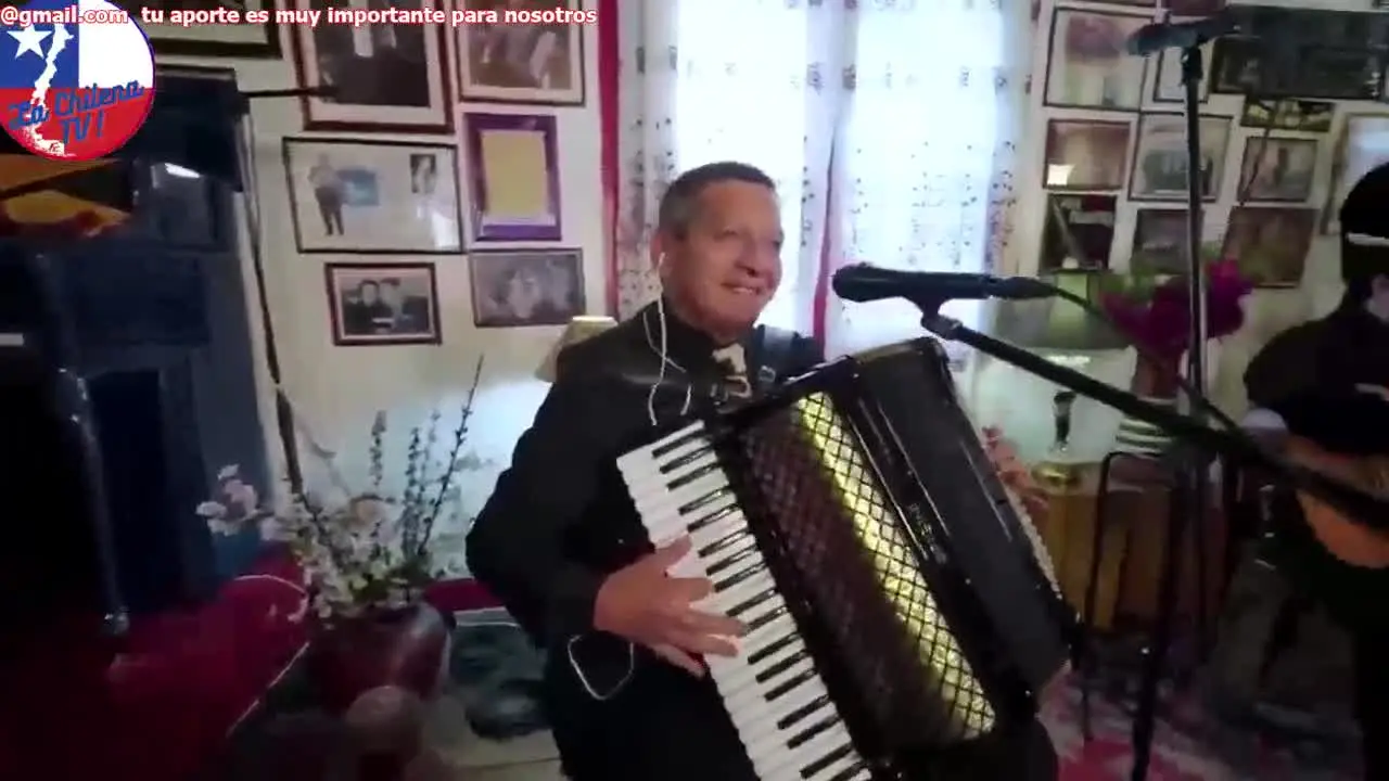 La Chilena in diretta
