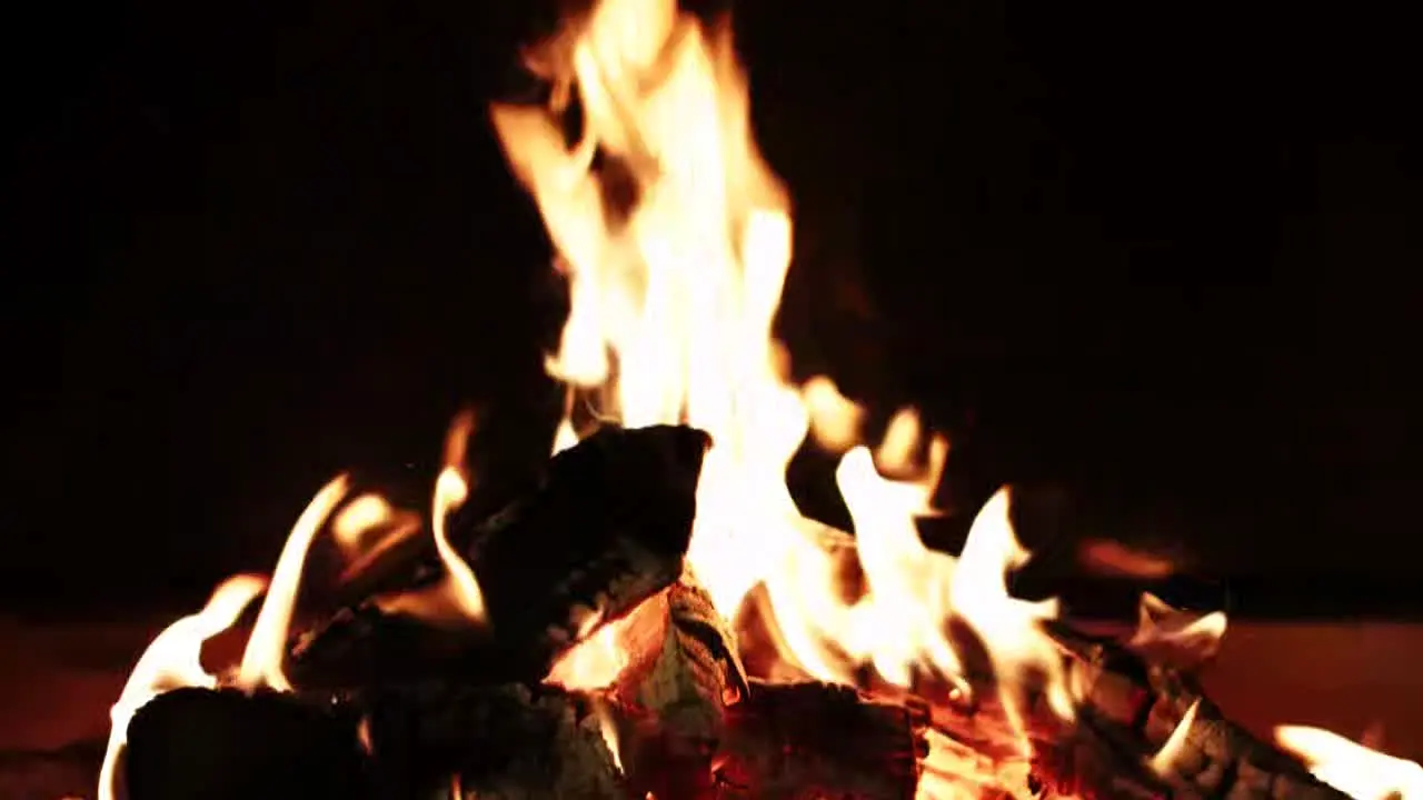Fireplace Vibes na żywo