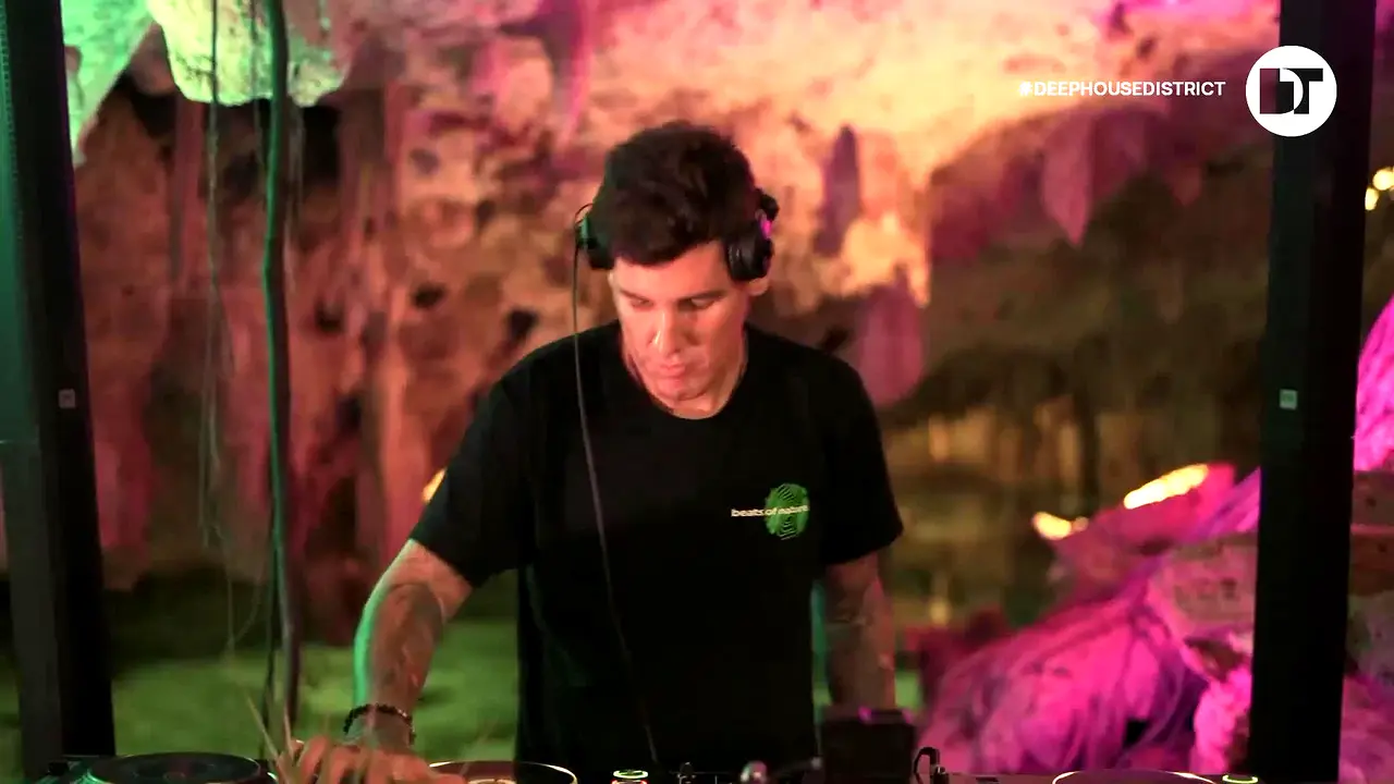 DanceTV Deep House District live