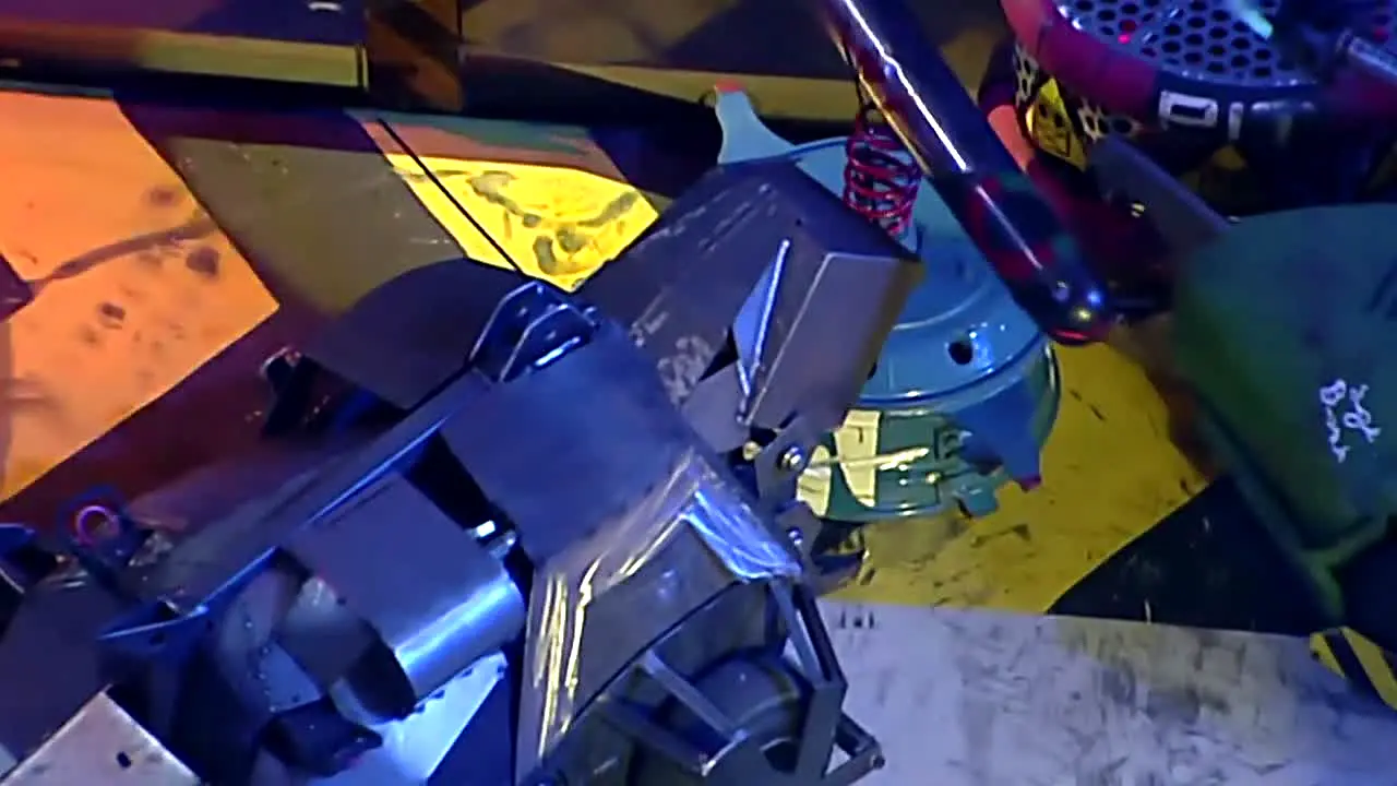 Robot Wars by Mech+ en vivo